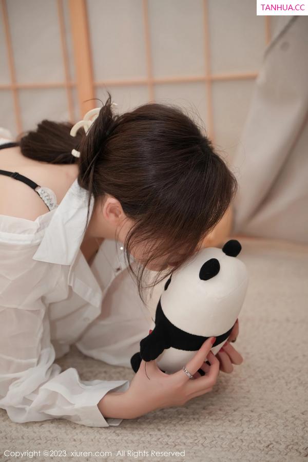 周妍希 奶瓶土肥圆 [XiuRen]高清写真图 2023.11.16 No.7672 Carol周妍希 美腿丝袜第19张图片